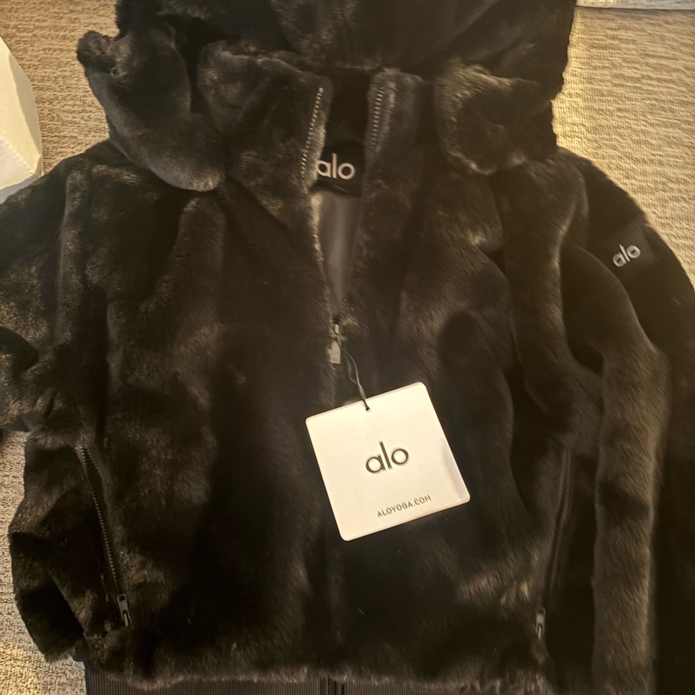 ALO Yoga Black faux fur foxy jacket - Picture 6 of 7